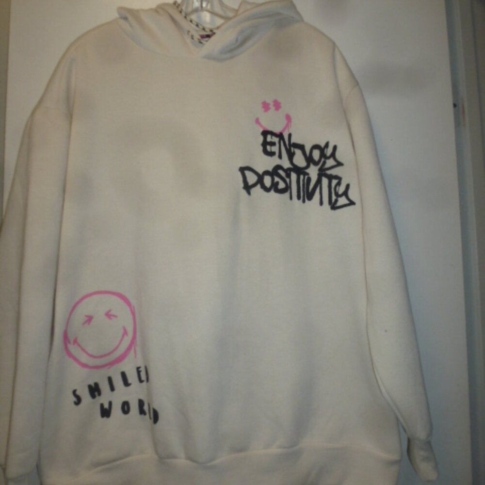 🌸 Smiley World Women’s Hoodie Sweatshirt – Size L 🌸